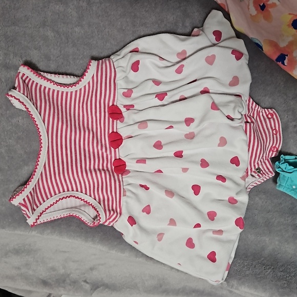 Bundle of 4 Adorable Romper / Dresses 6 month - Picture 2 of 6